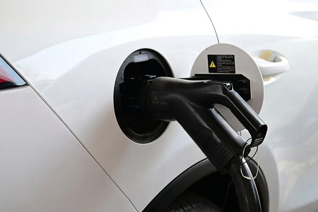 网传“新能源车充电涨价是因为用油发电”?真相来了