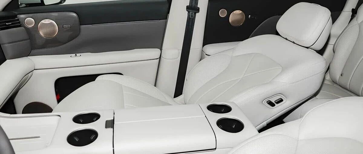 30万内天花板？线控四轮转向+空悬，零百加速4秒级，续航1605km，5座/6座可选！