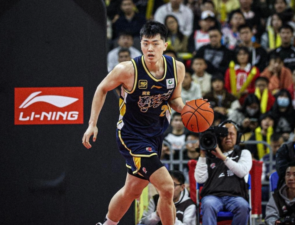 广东男篮惨遭20分逆转揪出三大毒瘤！两水货外援+软脚锋线，杜锋看走眼了