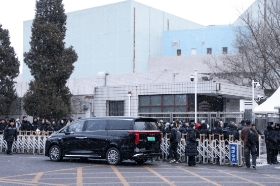 明星纷纷上车，长城汽车连续两年成为春晚用车，实力不容撼动！