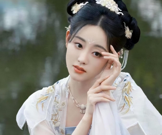 回顾:祝绪丹汉服造型太精美,网友:如果她来演古装剧,不会被嘲