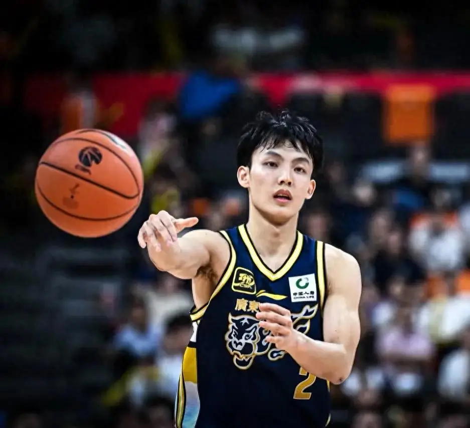 本赛季4次被绝杀，3次在广东队主场，徐杰五犯麦考尔组织真不行