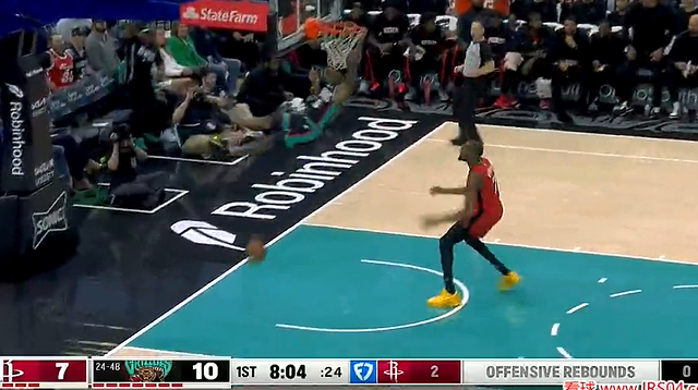 阿门、谢泼德、贾巴里接连打铁，后传球失误送灰熊轻松反击