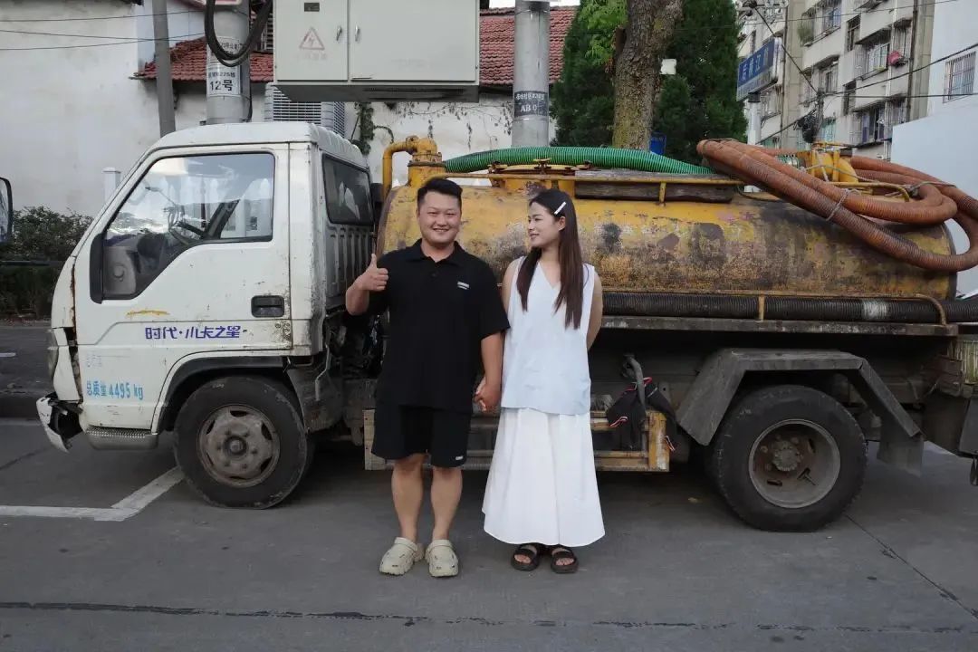 上班开清粪车,下班开奔驰!95后“掏二代”火上热搜第一