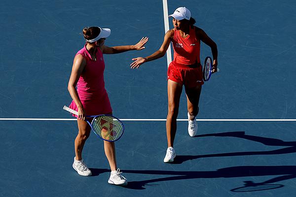 WTA迈阿密赛|张帅/梅尔滕斯四救赛点逆转晋级四强