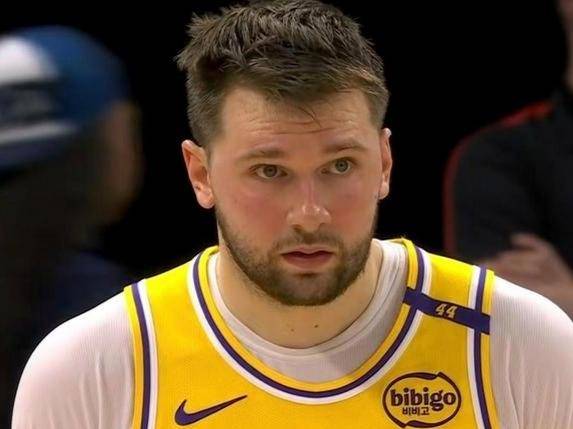 东契奇40分詹姆斯30分湖人七连胜，火箭季后赛一轮游