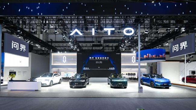 问界M6首次亮相2026海南国际车展 小订破6万后再掀关注热潮