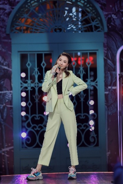 《听姐说》今日开播!王子文2G上网尚雯婕回应06超女重聚