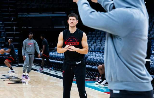 低迷2场后爆发，谢泼德15+5乱战高手 火箭新第六人上位 5场9记三分