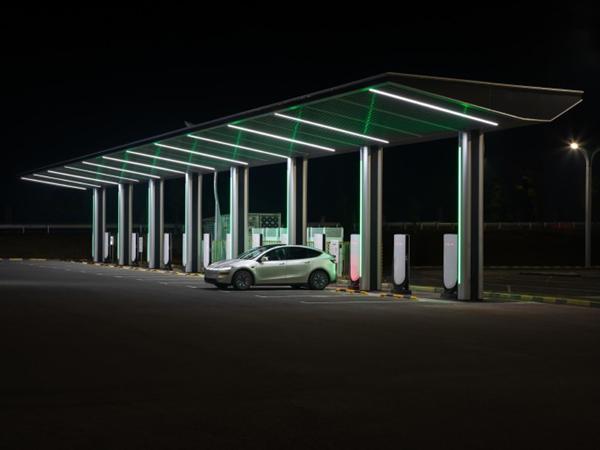 国内最大！特斯拉55座超充站落地重庆高速：覆盖10条高速