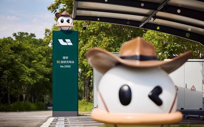 反超特斯拉，纯电向蔚来看齐？理想超充站超2500座