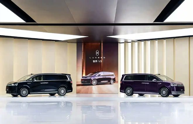 智界V9首发：鸿蒙智驾+超长续航，撬动高端MPV新市场