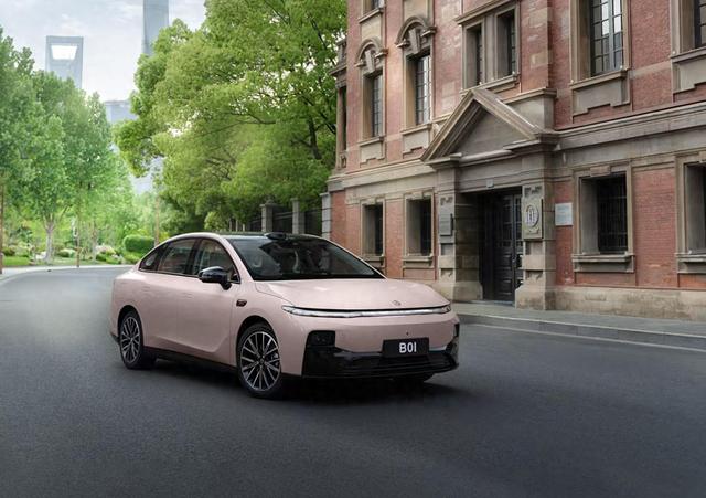 家用纯电务实之选:零跑B01 550悦享版长期体验，均衡表现适配日常_一见钟情开车车