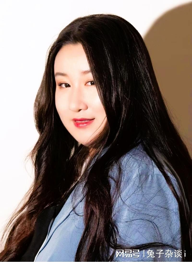 锤娜丽莎曝脂肪肝，晒鸡胸肉沙拉食谱，坦诚态度圈粉