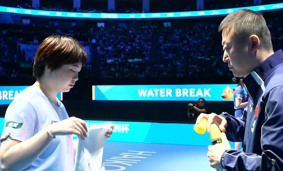 国乒包揽亚洲杯女单前三名，蒯曼逆转张本美和再次夺铜