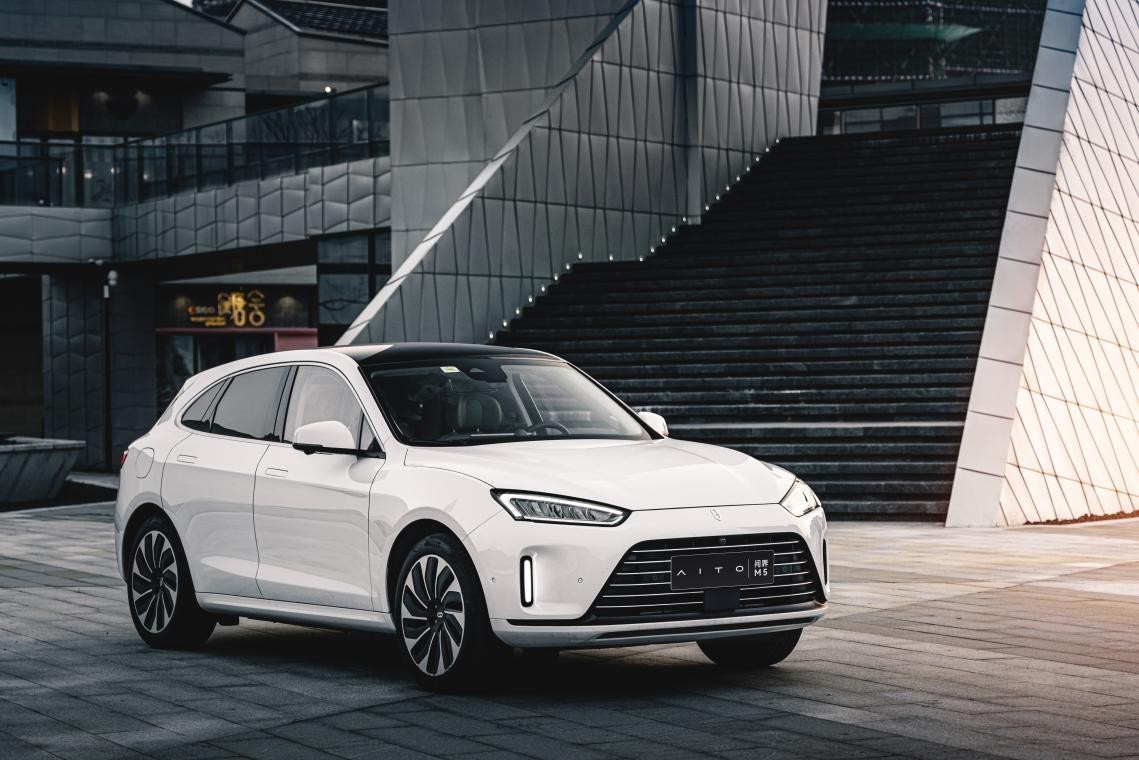 AITO问界M5全新升级,新增离车落锁等200余个功能点