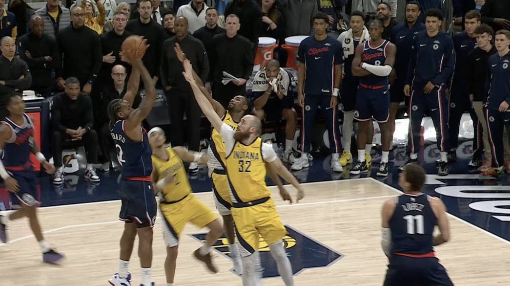 快船24分逆转步行者，伦纳德0.4秒绝杀定乾坤，小卡真太厉害了，快船要冲冠了？