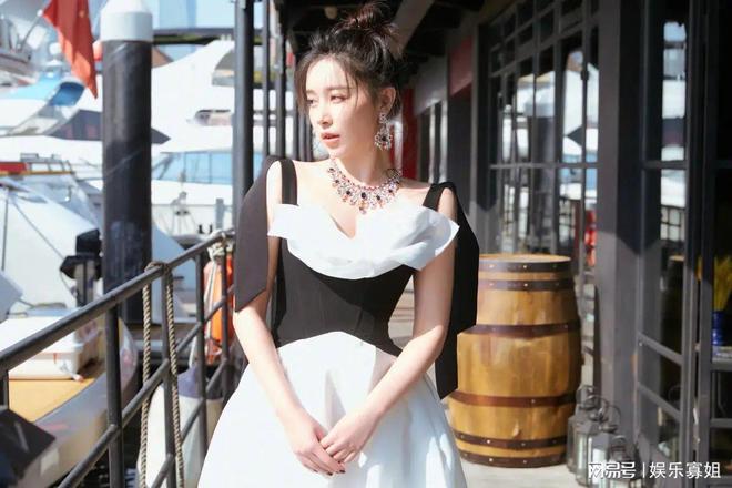 阚清子被经纪人逼着减肥，坚持打卡，从55公斤瘦到53.2公斤