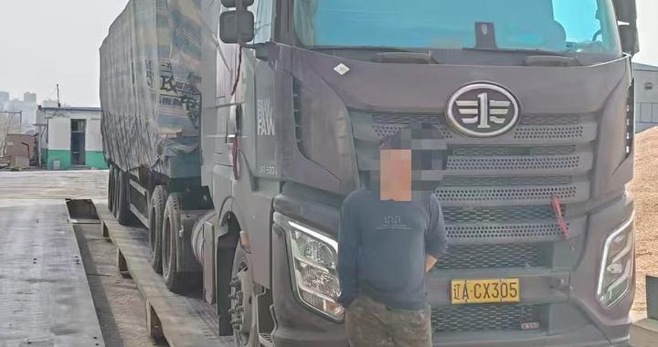 沈阳公安交警精准亮剑 严厉打击“百吨王”超载违法