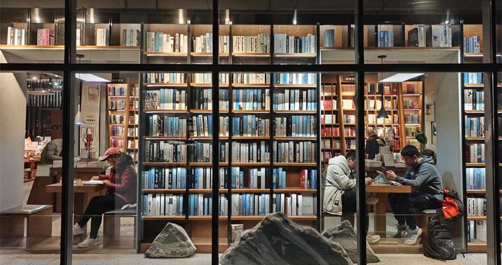 【岳麓书香在长沙】湘府公园旁，这家书店为我们框出了一方宁静