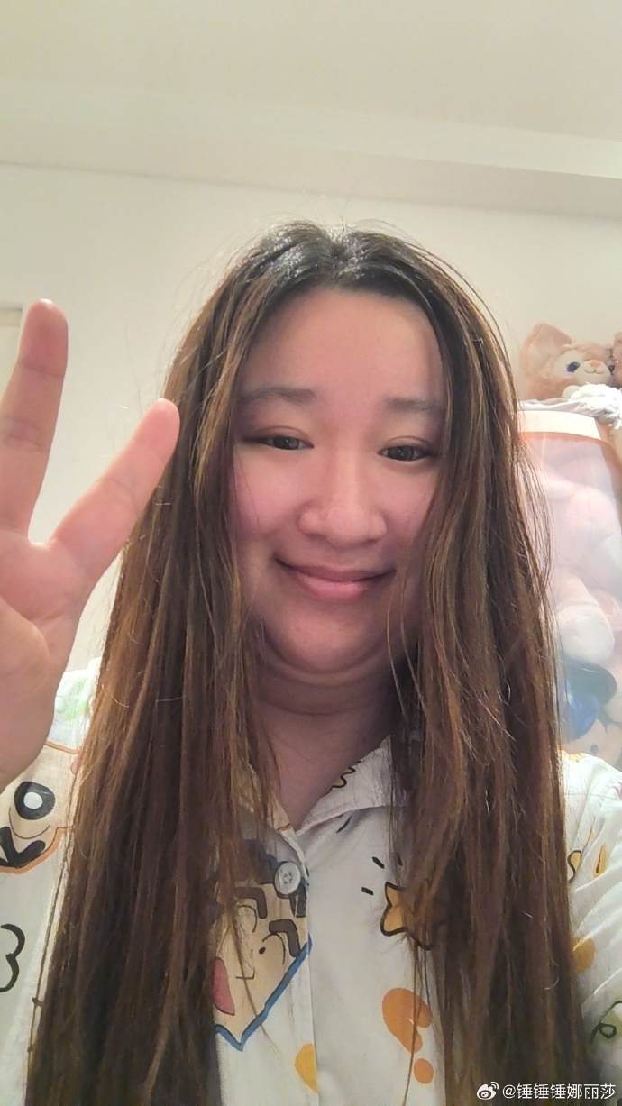 锤娜丽莎自曝因重度脂肪肝减肥，目标“要瘦70斤”?华西专家:吃火锅蘸干碟比蘸油碟减肥