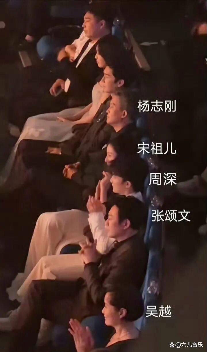 周深斩获金树林「年度影视歌手」:一曲《消散人潮》,唱尽光影与人心