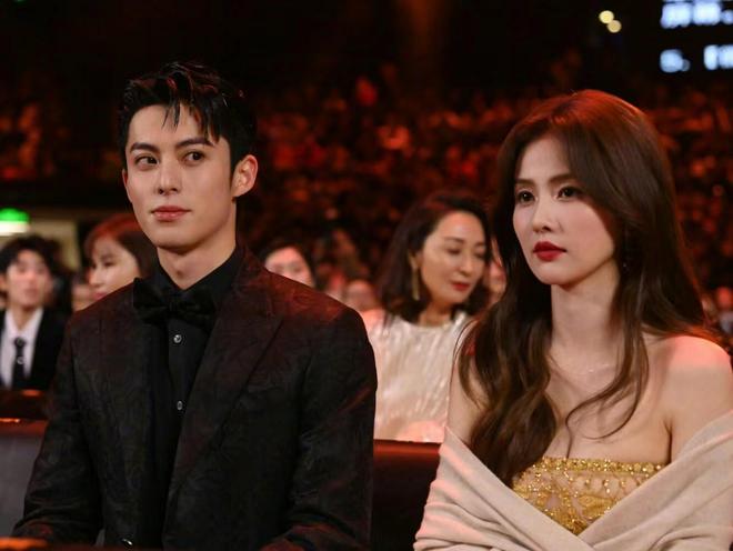 错撩改编剧,以爱为营杀青,王鹤棣战火中的青春待播,与周也合作模特叶祖新华语歌手华语音乐实力派演员_订阅