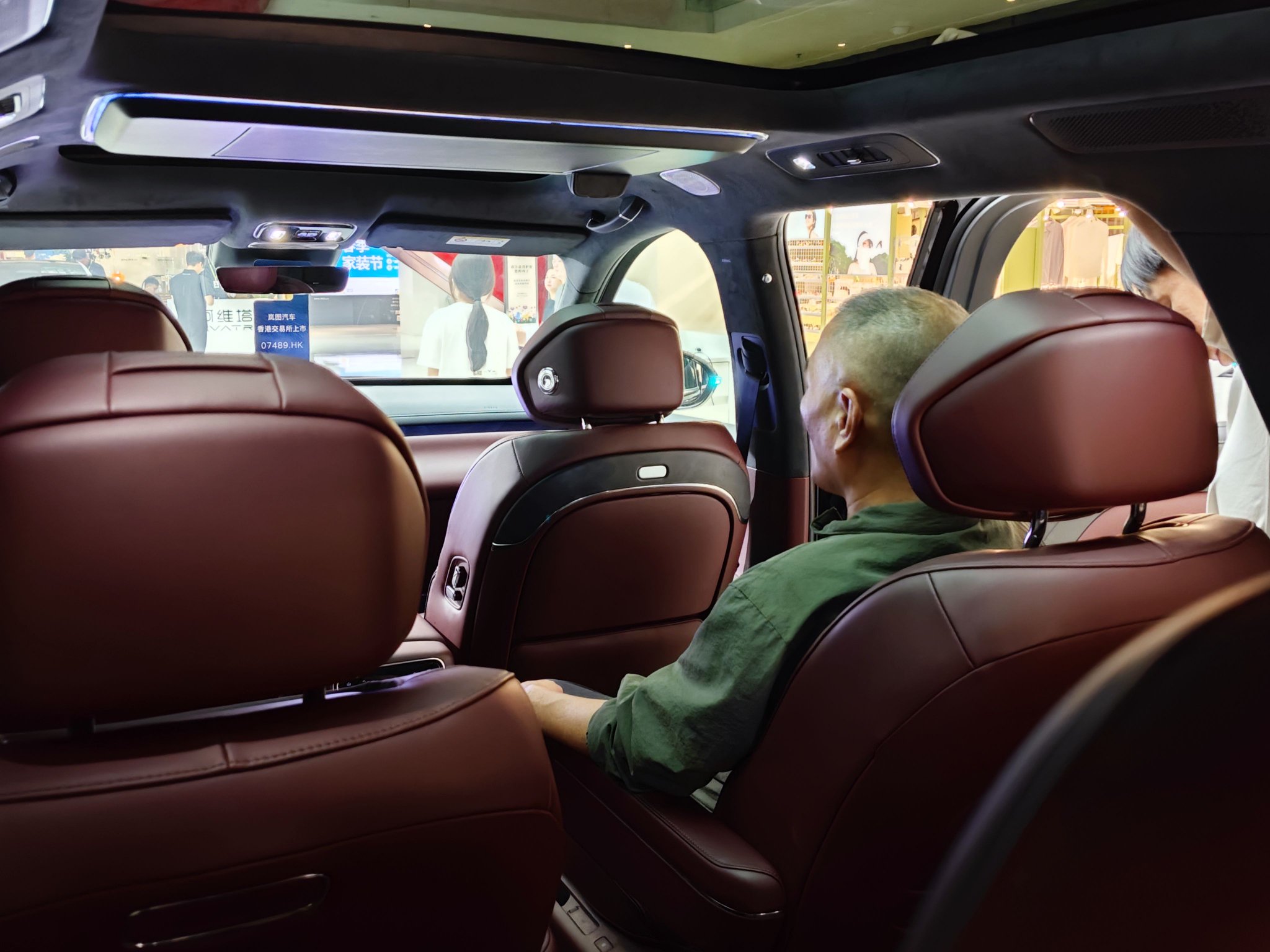 实探十家新能源门店：一边冷清一边排队，品牌差距太现实了