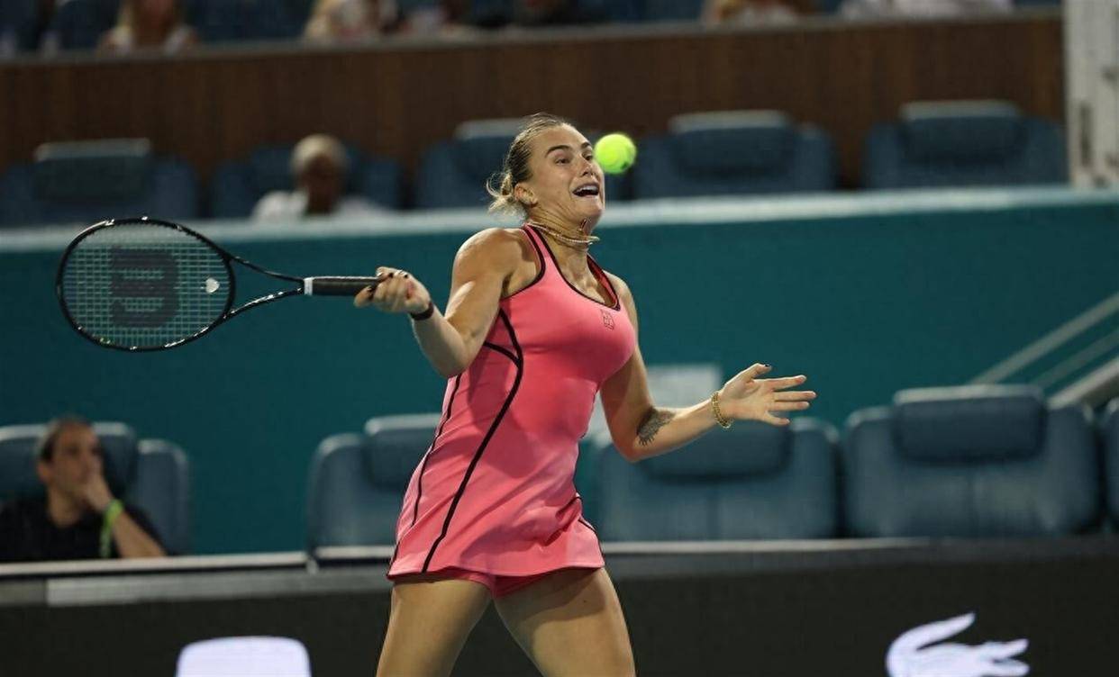 WTA迈阿密赛!4强出炉,莱巴金娜逆转,萨巴伦卡狂胜,张帅绝杀