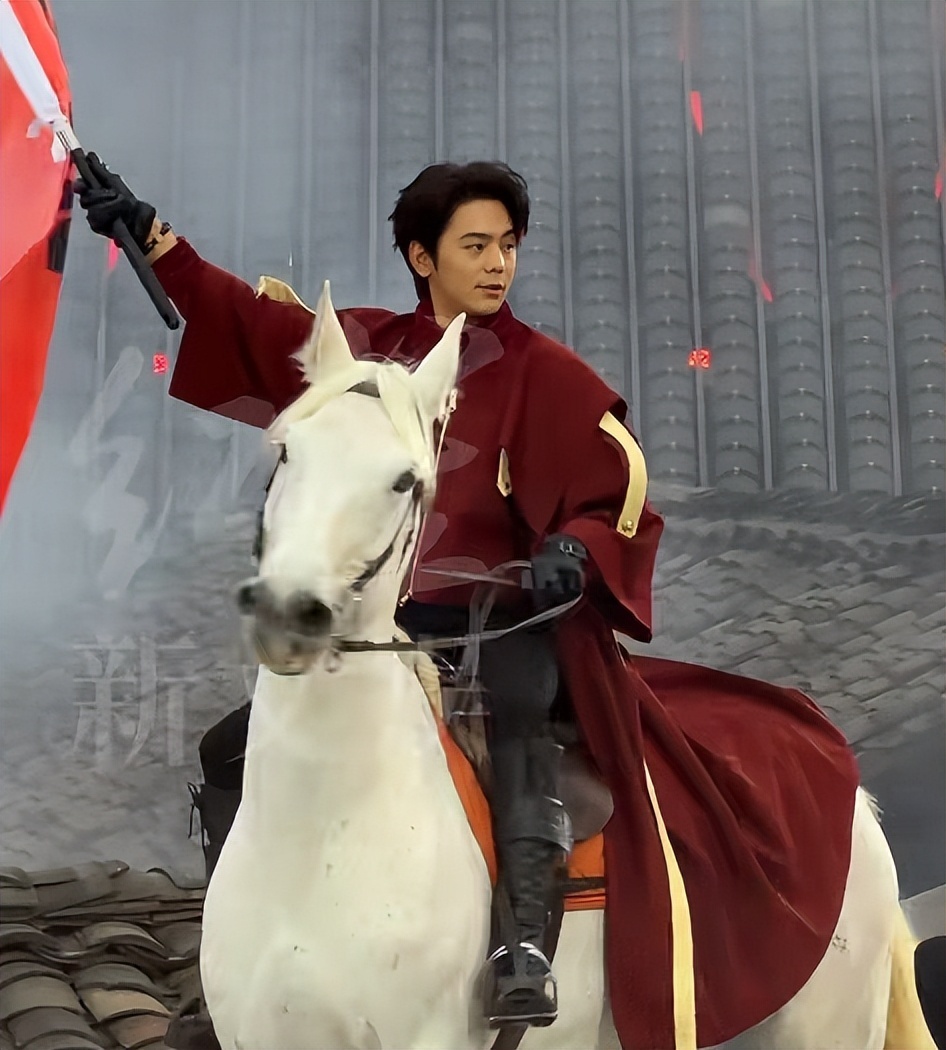 四川这天：刘诗诗嫩了，孙千漫画腿绝了，虞书欣凭啥咖位力压成龙