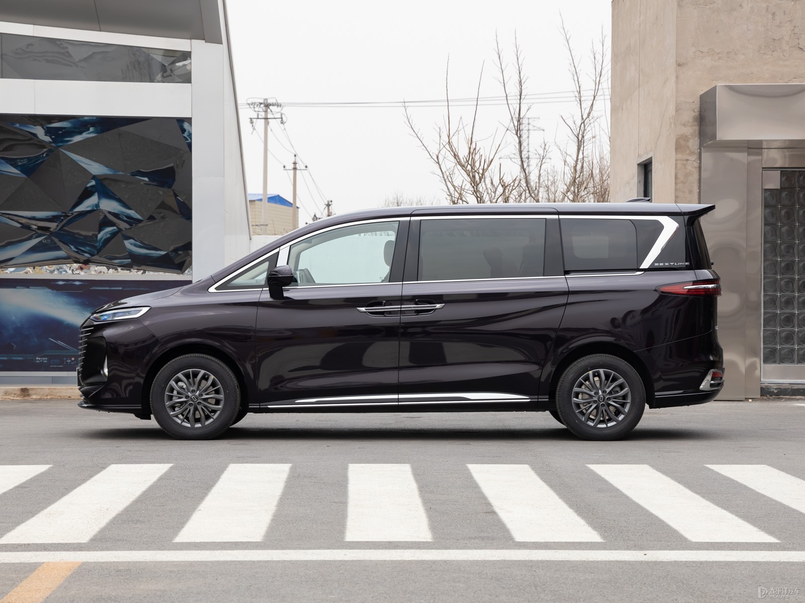 奔腾M9对比同价位MPV:性价比优势在哪?