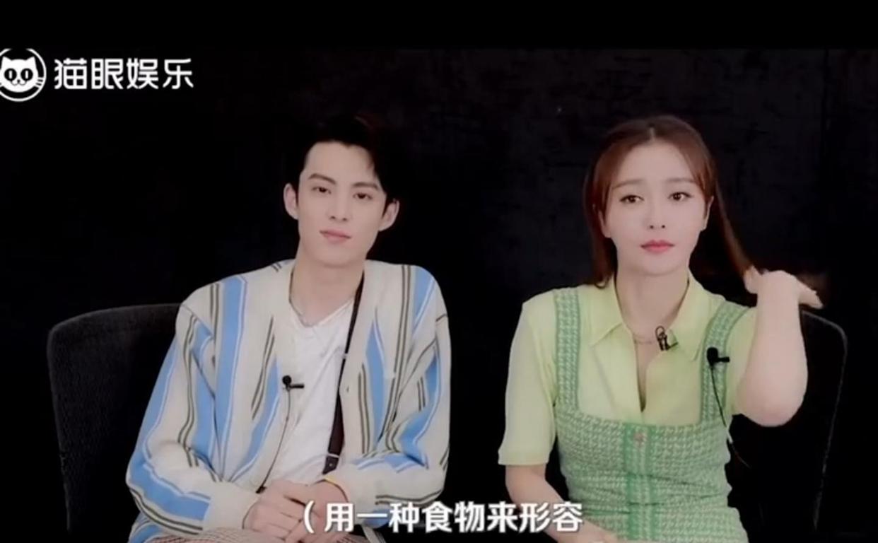 秦岚与小19岁王鹤棣同框,称和他拍吻戏像吃榴莲,甜软回味无穷