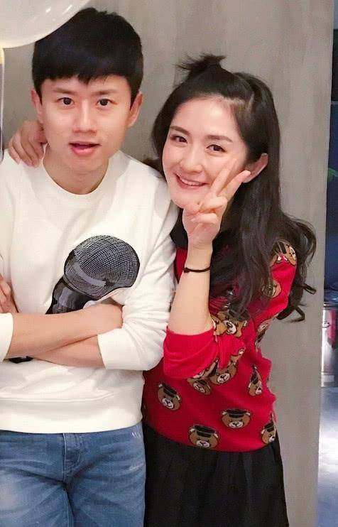 张杰鸟巢演唱会撞上谢娜生日，直播庆生甜爆圈，话筒藏十年暗号告白