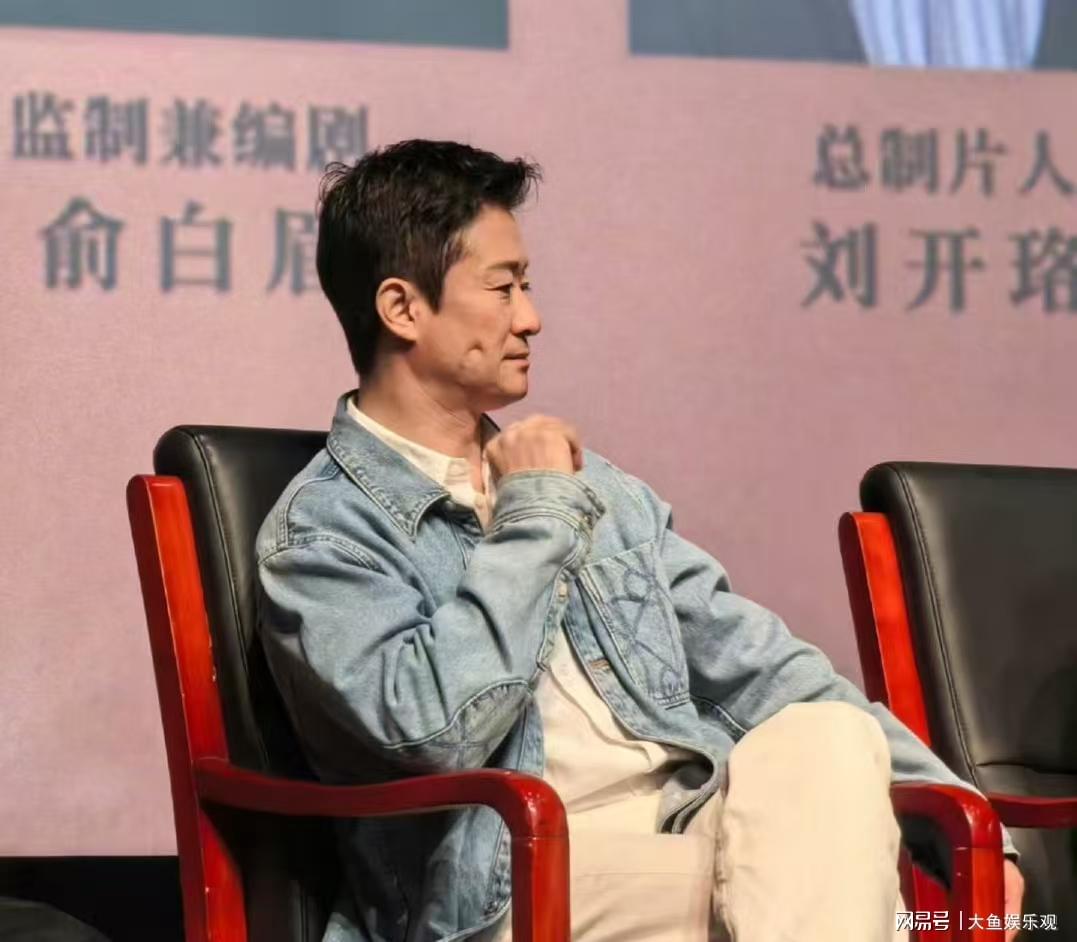 吴京的脸一按一个坑！本人幽默回应：含水量高了些