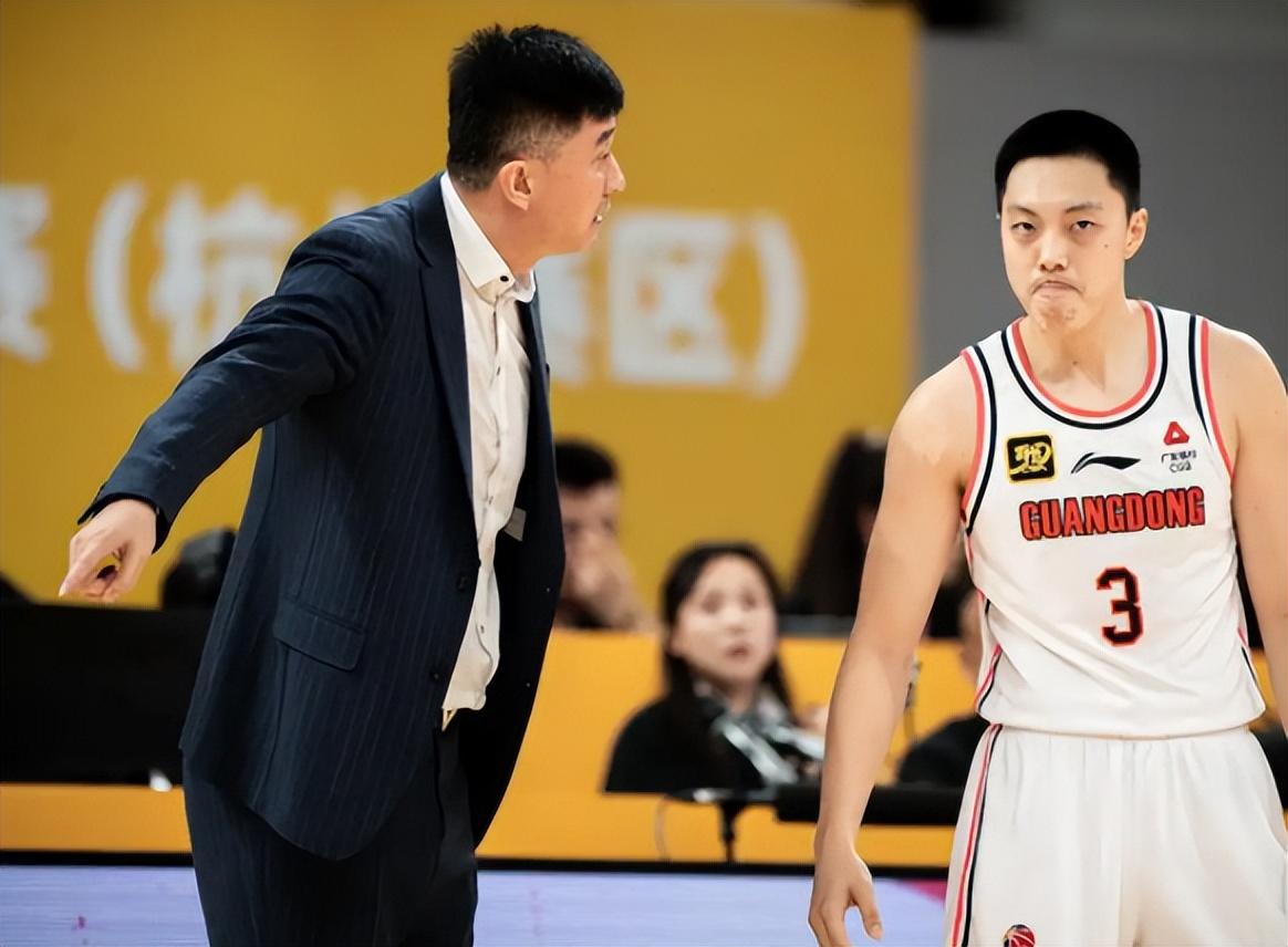 广东29分大胜四川!吉伦沃特复出轰19+10,徐杰胡明轩合砍22+11