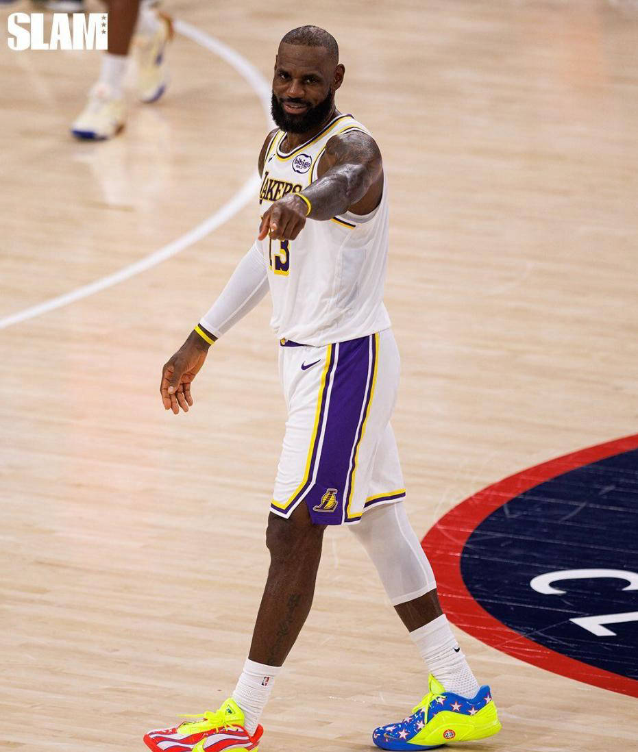 勒布朗·詹姆斯年终大战遭遇惨败，赛后拒绝采访引发热议