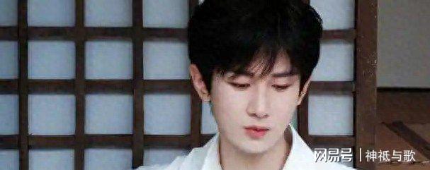 成毅拍戏坠落：光鲜背后的惊险与反思