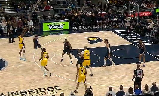 对飚！沃克弧顶三分再中，快船步行者开局三分合计10中7