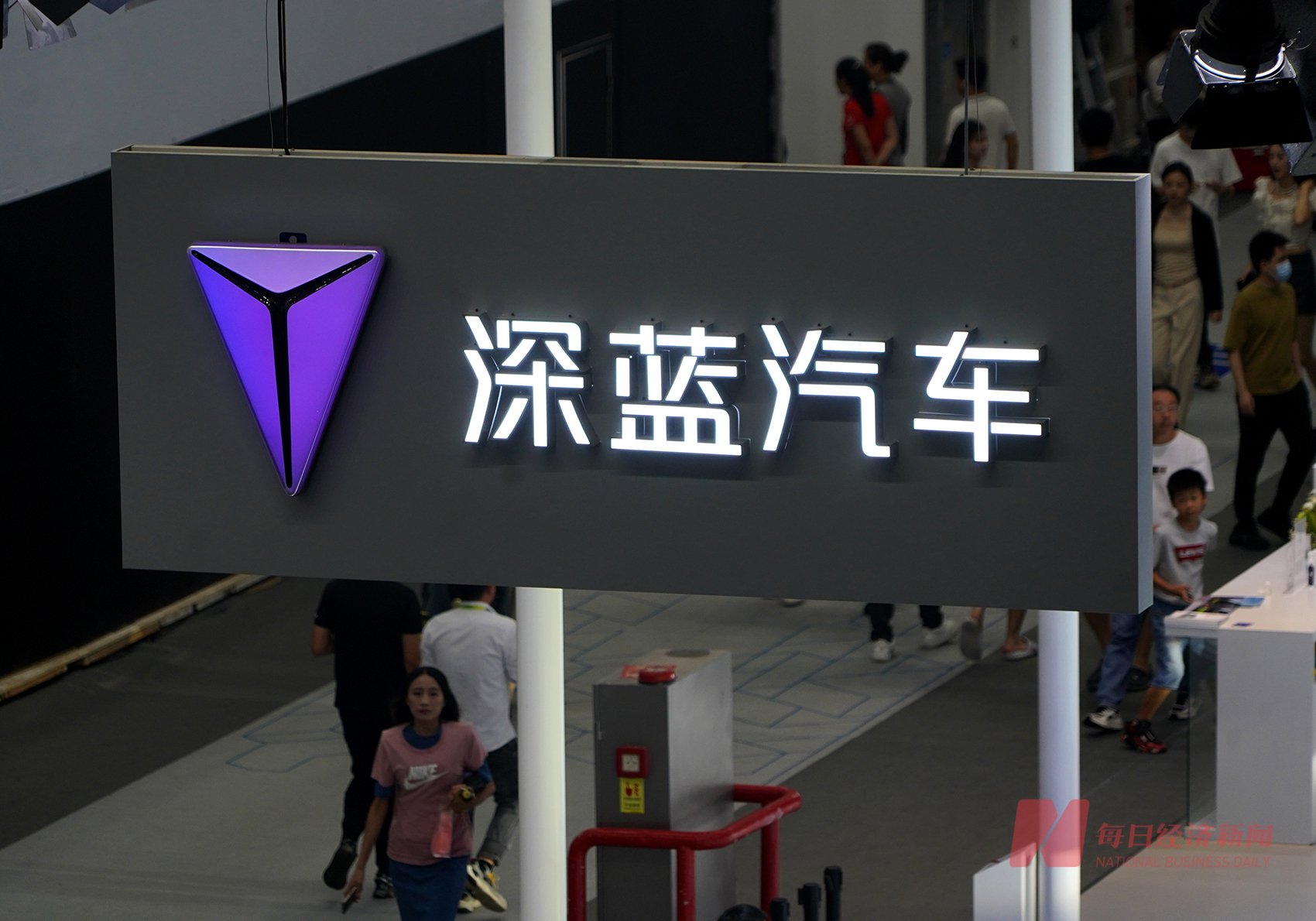 长安汽车人事调整密集,王俊兼任深蓝汽车董事长,阿维塔将赴港IPO?