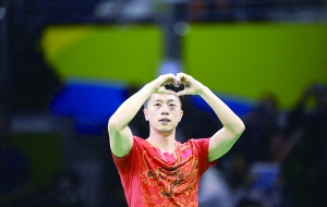 马龙夺冠心形手势寓意圆满 谈队友:对手也是兄弟--体育