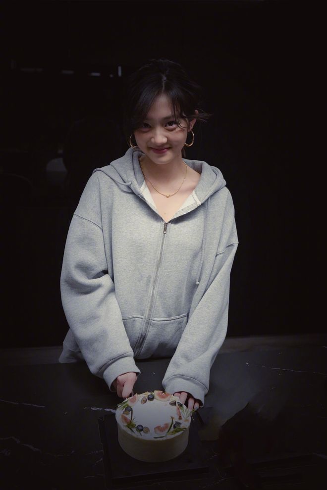 《爸爸去哪儿》的萌娃：黄磊女儿过16岁生日，曹格晒11岁女儿近照