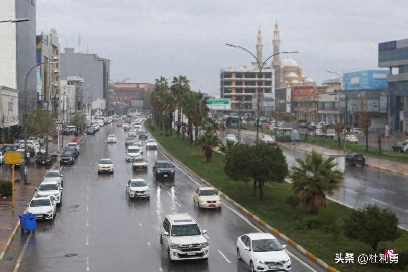 多国遇袭 伊朗称在阿曼港口附近击沉美国船只