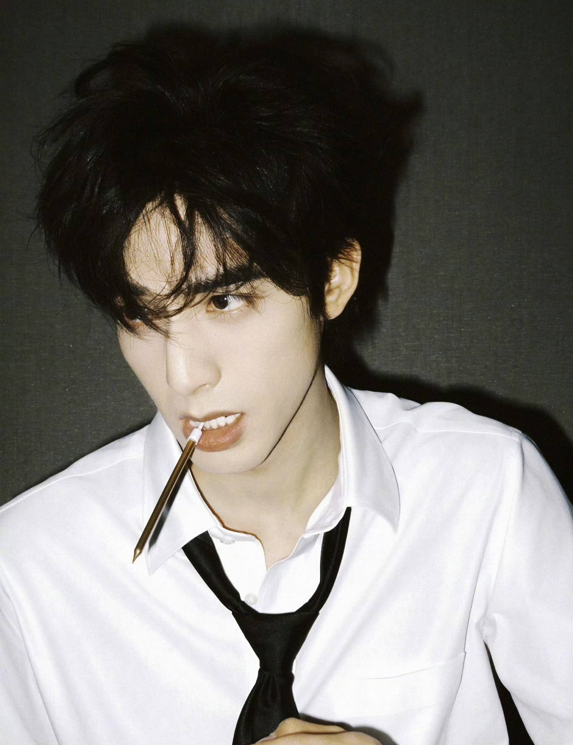 宋威龙签约天浩个体户变话事人