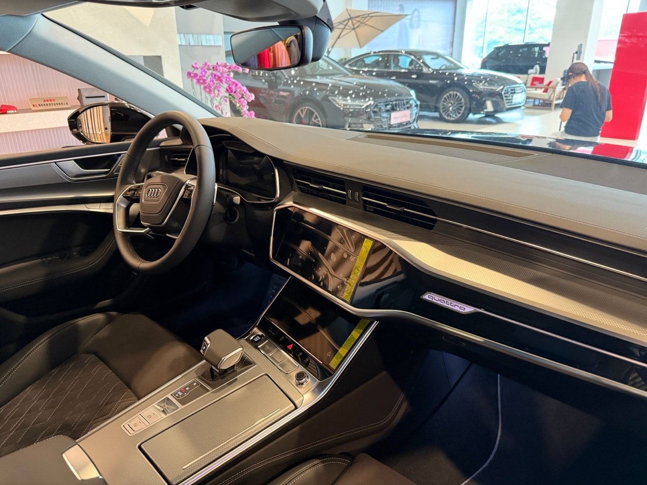 浅谈两个时代奥迪内饰：跟A7L一比，A5L塑料而廉价