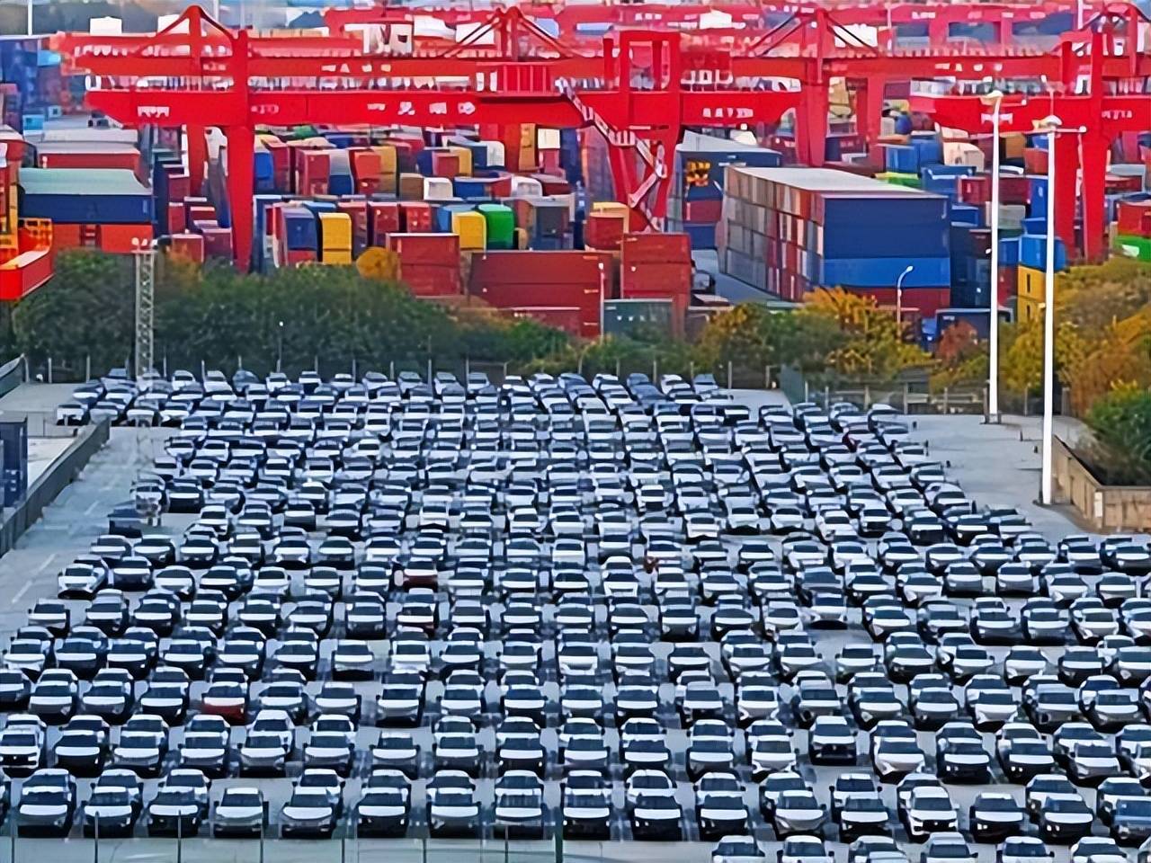 我国汽车出口突破800万辆 继续坐稳全球头号宝座_中国_新能源_品牌