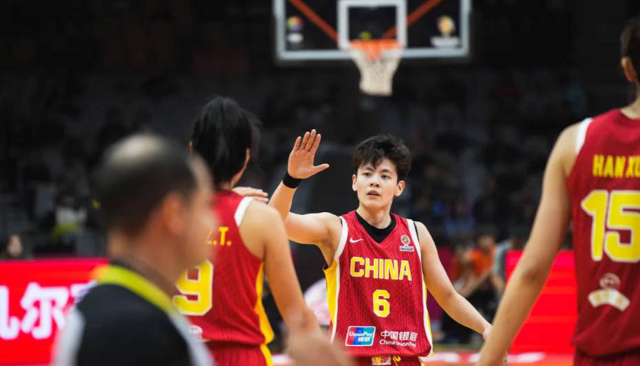 女篮世预赛遭遇惨败：五大主力球员集体“失灵”，他们真的帮了倒忙？