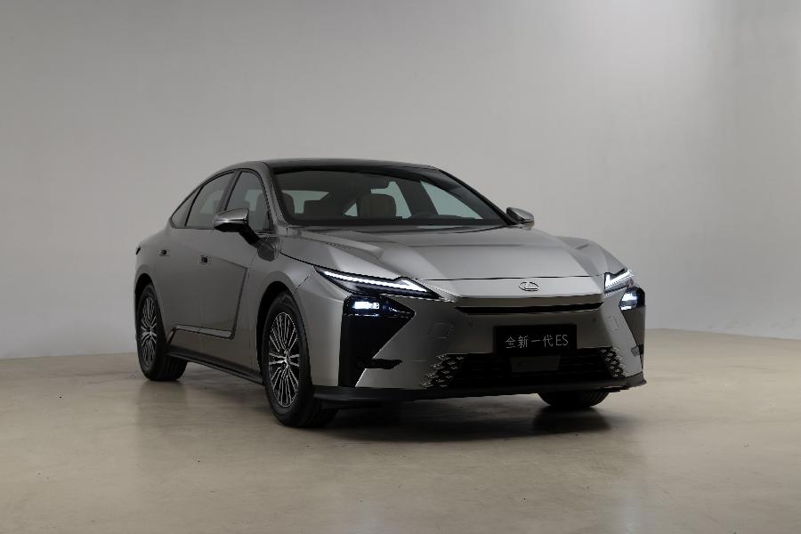 雷克萨斯全新一代ES混动版广州首秀，一场关于“东方新豪华”的硬仗悄然拉开