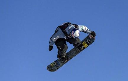 单板滑雪坡面障碍技巧世界杯莱克斯站：苏翊鸣小组第六晋级半决赛