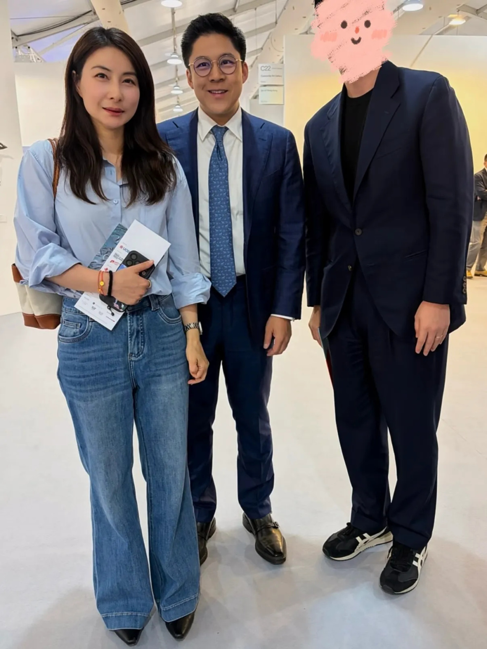 名人明星齐聚巴塞尔艺术展，张智霖张家辉林志玲章泽天等，好热闹