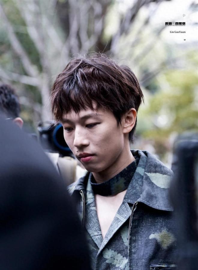 林高远放弃世界杯,现身上海时装周,气场堪比专业模特!